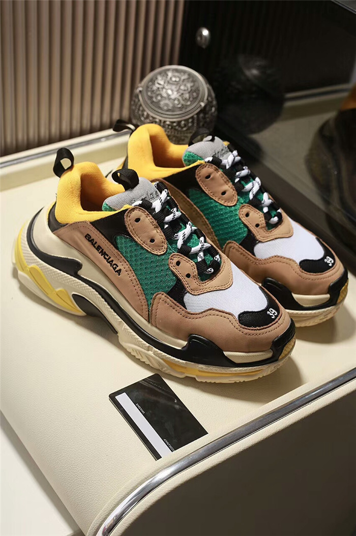 Shop Balenciaga Scarpe Tipo Balenciaga Triple S Scarpe Fila Tipo