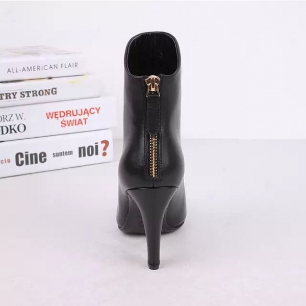 Bota Cano Baixo de Couro Chanel - Imagem 3