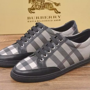 Burberry Tênis de Couro Burberry