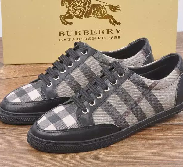 Burberry Tênis de Couro Burberry