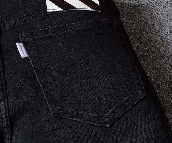 Calça Jeans com detalhe Off White - Imagem 3
