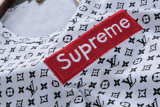 Camiseta Louis Vuitton x Supreme