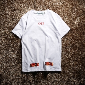 Camiseta com estampa Off White