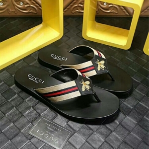 Chinelo abelha Gucci