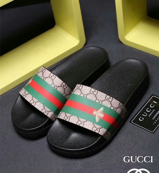 Chinelo couro Gucci