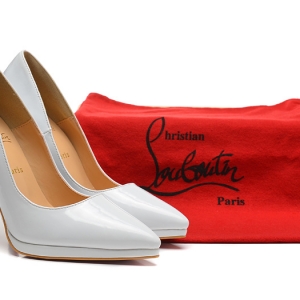 Christian Louboutin Sapato meia pata de Couro