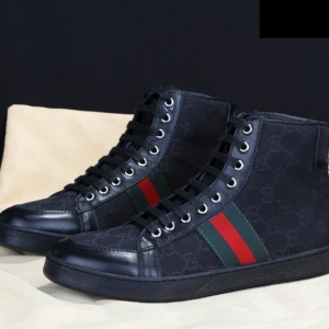 Gucci Tênis de Couro Preto