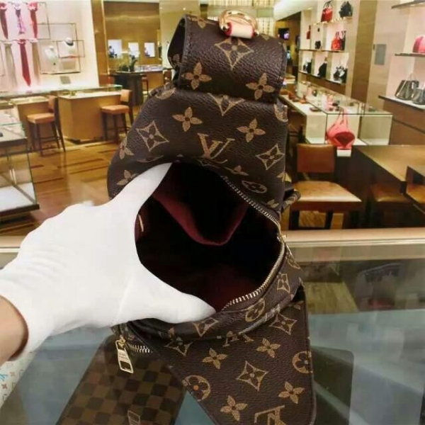 Pochete Louis Vuitton - Imagem 5