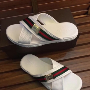 Sandália branca Gucci