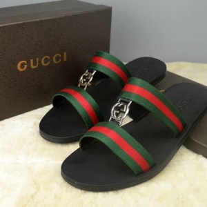 Sandália chinelo Gucci