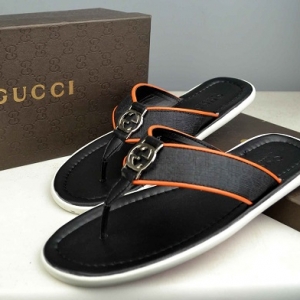 Sandália chinelo couro Gucci