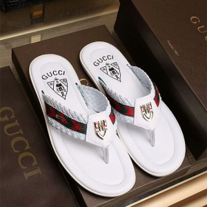 Sandália chinelo couro Gucci