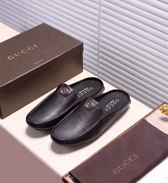 Sandália chinelo couro slipper Gucci