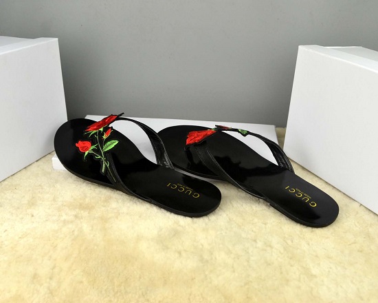 Sandália com flor chinelo couro Gucci - Imagem 5