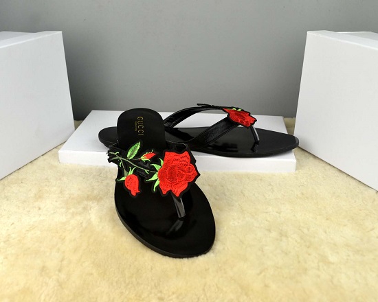 Sandália com flor chinelo couro Gucci