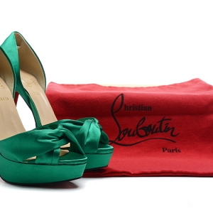 Sapato Alto Christian Louboutin 14cm.