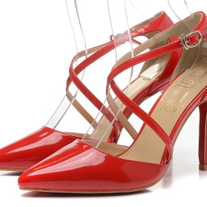 Sapato em Couro Vermelho Christian Louboutin 10cm.