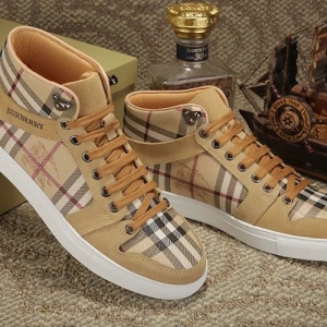 Tênis Cano Alto Couro Burberry