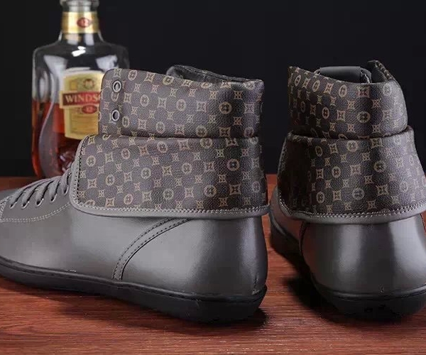 Tênis Cano Alto de Couro Louis Vuitton - Imagem 5