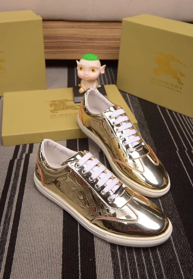 Tênis Couro Dourado Burberry - Imagem 3