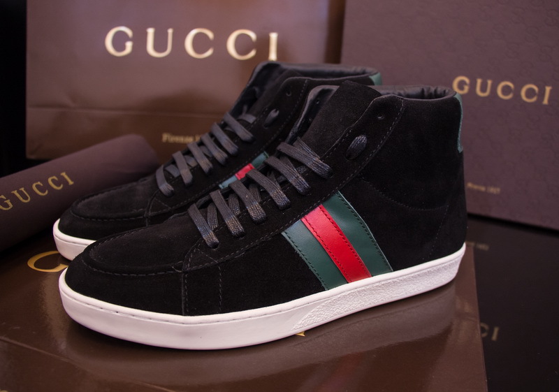 Tênis Preto de Couro Gucci
