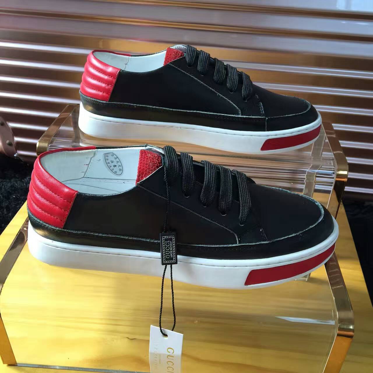 Tênis de Couro Gucci - Imagem 2