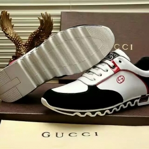 Tênis de Couro Gucci