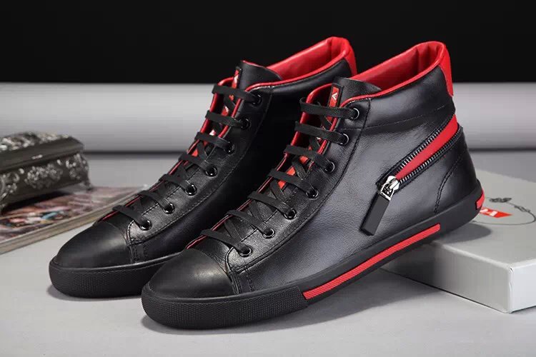 Tênis de Couro Prada