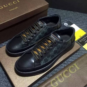 Tênis masc. de couro Gucci