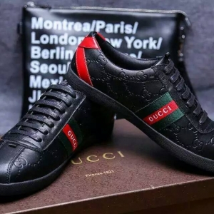Tênis masc. de couro Gucci