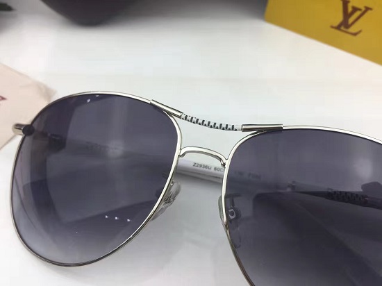 Óculos de Sol Masc. Louis Vuitton - Imagem 4